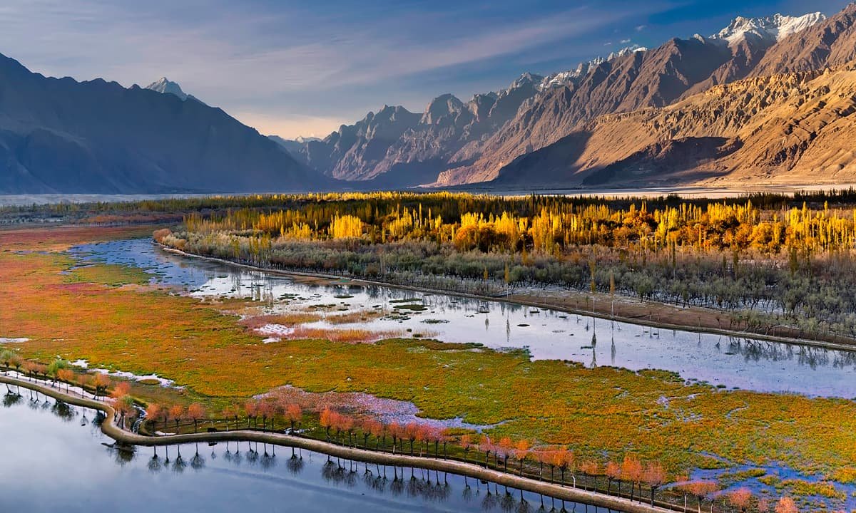 KATPANA LAKE & DESERT